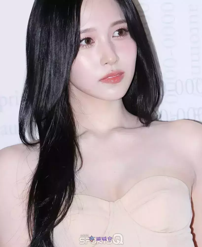 TWICE彩瑛和Mina出席”Rokh x H&M”!合作活动惊艳全场 TWICE彩瑛和Mina出席”Rokh x H&M”!合作活动惊艳全场