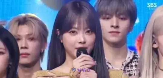 LE SSERAFIM在《人气歌谣》节目中获得了1位!向成员和粉丝们表达感谢 LE SSERAFIM在《人气歌谣》节目中获得了1位!向成员和粉丝们表达感谢