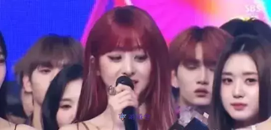 LE SSERAFIM在《人气歌谣》节目中获得了1位!向成员和粉丝们表达感谢 LE SSERAFIM在《人气歌谣》节目中获得了1位!向成员和粉丝们表达感谢