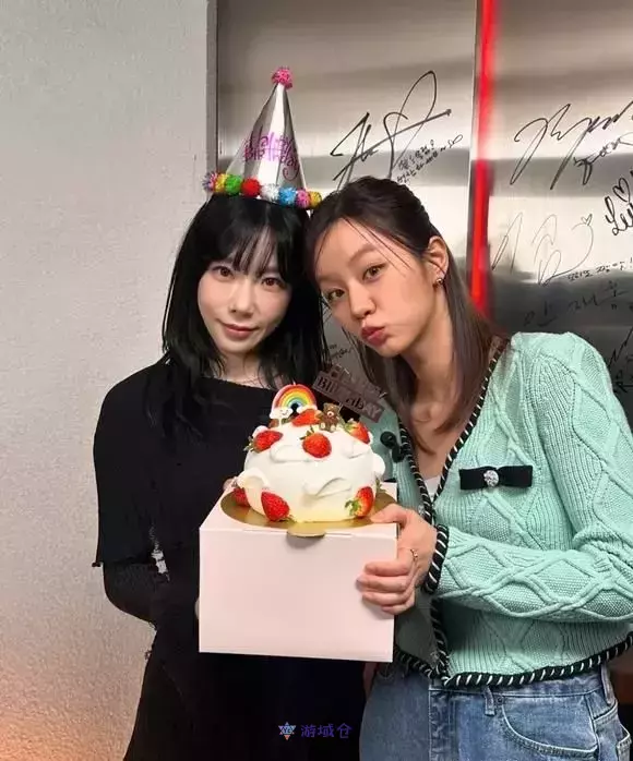 Girl’s Day惠利和少女时代太妍公开合照!展现好姐妹情谊 Girl’s Day惠利和少女时代太妍公开合照!展现好姐妹情谊