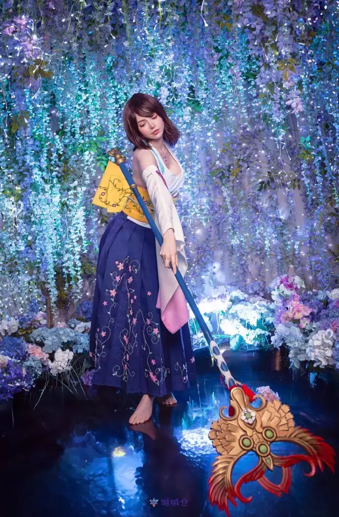 《生化危机4重制版》艾什莉体模Cos《最终幻想X》「尤娜」