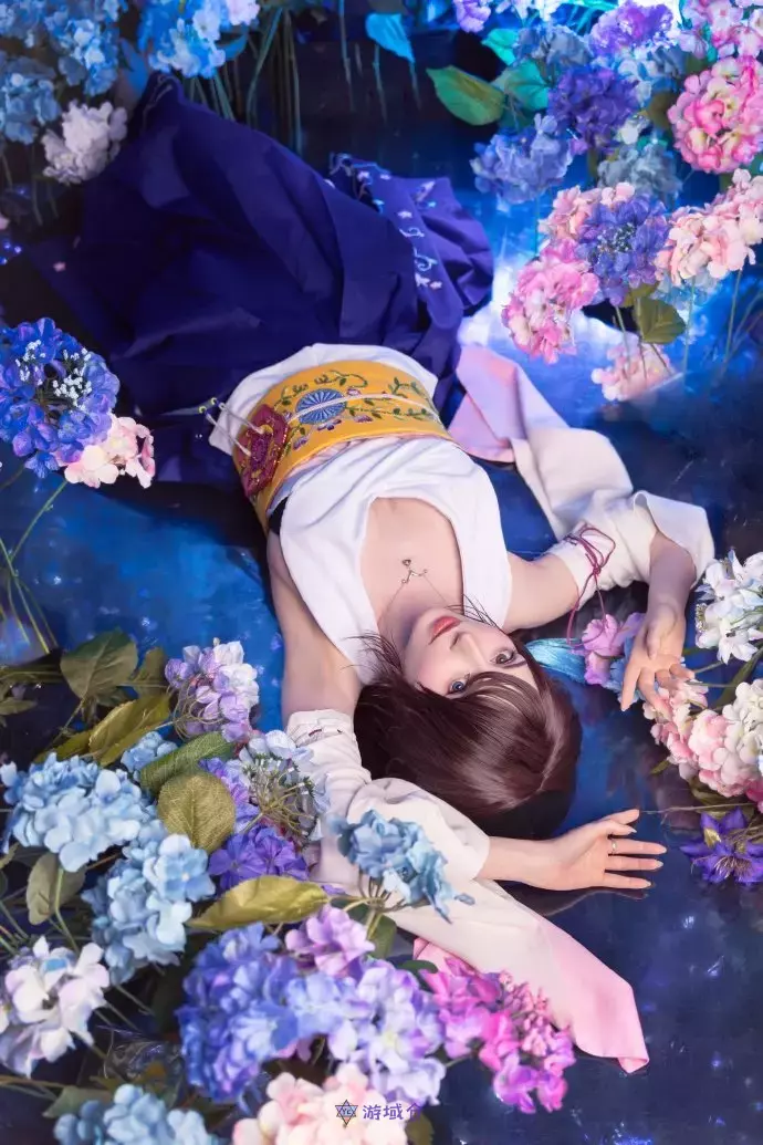 《生化危机4重制版》艾什莉体模Cos《最终幻想X》「尤娜」