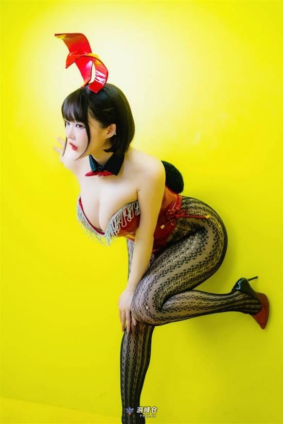 日本“超大只”兔女郎写真女性 性感网袜肉感美腿 日本“超大只”兔女郎写真女性 性感网袜肉感美腿