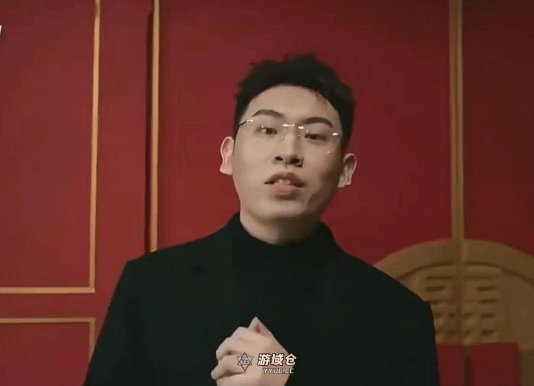 “听泉鉴宝送房养前任全家”登贴吧热搜 被吐槽舔狗