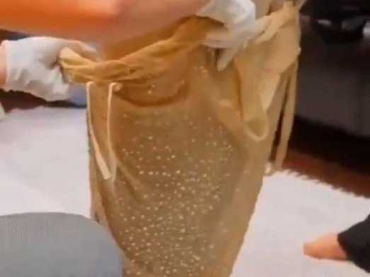 金・卡戴珊穿紧身礼服尴尬瞬间！臀围太大不好穿